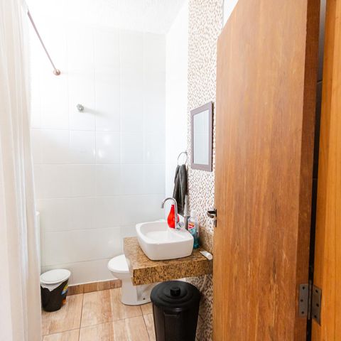 Casa à venda com 150m², 2 quartos e 2 vagas Casa à venda com 150m², 2 quartos e 2 vagasBanheiro e Área de Serviço