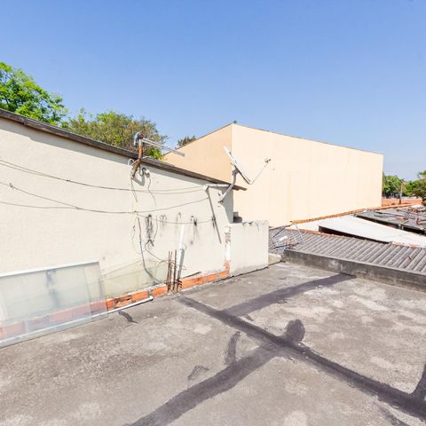 Casa à venda com 150m², 2 quartos e 2 vagas Casa à venda com 150m², 2 quartos e 2 vagasTerraço