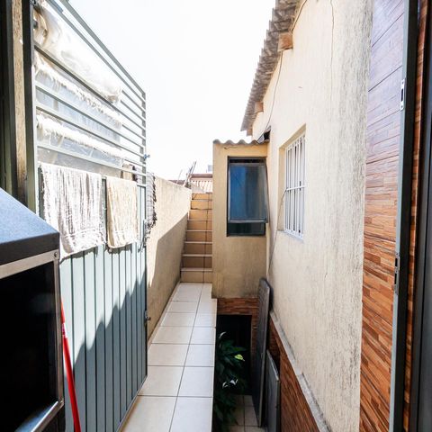 Casa à venda com 150m², 2 quartos e 2 vagas Casa à venda com 150m², 2 quartos e 2 vagasCorredor