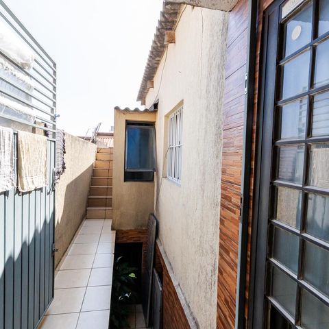 Casa à venda com 150m², 2 quartos e 2 vagas Casa à venda com 150m², 2 quartos e 2 vagasCorredor