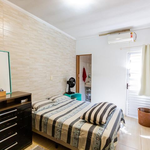 Casa à venda com 150m², 2 quartos e 2 vagas Casa à venda com 150m², 2 quartos e 2 vagasSuíte 1