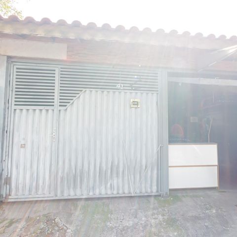 Casa à venda com 150m², 2 quartos e 2 vagas Casa à venda com 150m², 2 quartos e 2 vagasFachada