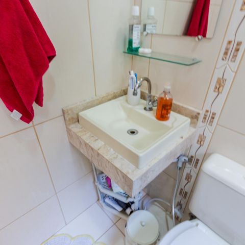 Casa à venda com 150m², 2 quartos e 2 vagas Casa à venda com 150m², 2 quartos e 2 vagasPia da Suíte 1