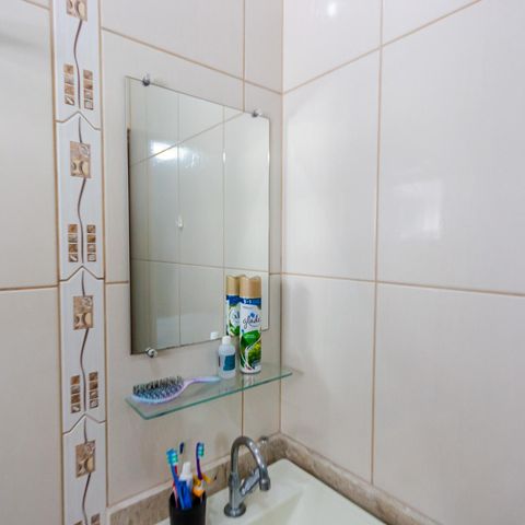 Casa à venda com 150m², 2 quartos e 2 vagas Casa à venda com 150m², 2 quartos e 2 vagasBanheiro
