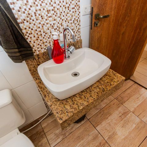 Casa à venda com 150m², 2 quartos e 2 vagas Casa à venda com 150m², 2 quartos e 2 vagasPia da Área de Serviço
