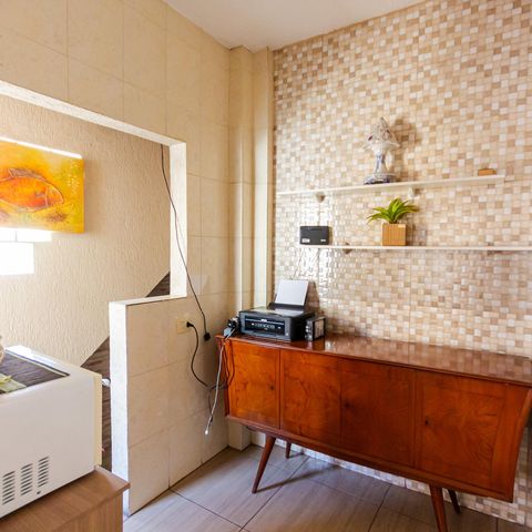 Casa à venda com 150m², 2 quartos e 2 vagas Casa à venda com 150m², 2 quartos e 2 vagasBanheiro e Área de Serviço