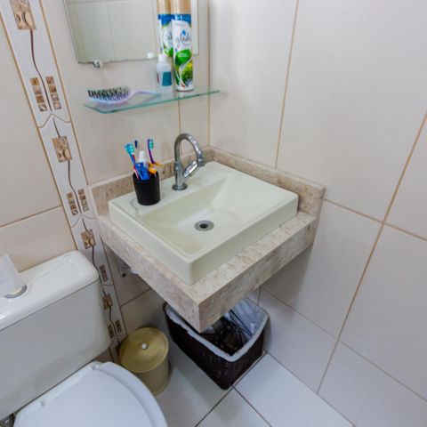 Casa à venda com 150m², 2 quartos e 2 vagas Casa à venda com 150m², 2 quartos e 2 vagasBanheiro