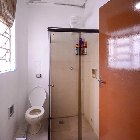 Casa à venda com 317m², 5 quartos e 2 vagas Casa à venda com 317m², 5 quartos e 2 vagasCasa 1 - Banheiro