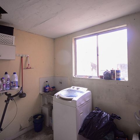 Casa à venda com 317m², 5 quartos e 2 vagas Casa à venda com 317m², 5 quartos e 2 vagasCasa 1 - Área de Serviço
