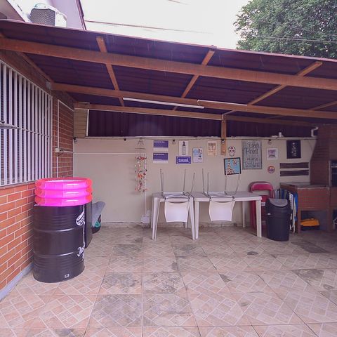Casa à venda com 317m², 5 quartos e 2 vagas Casa à venda com 317m², 5 quartos e 2 vagasCasa 1 - Área de Lazer