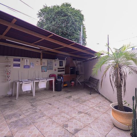 Casa à venda com 317m², 5 quartos e 2 vagas Casa à venda com 317m², 5 quartos e 2 vagasCasa 1 - Área de Lazer
