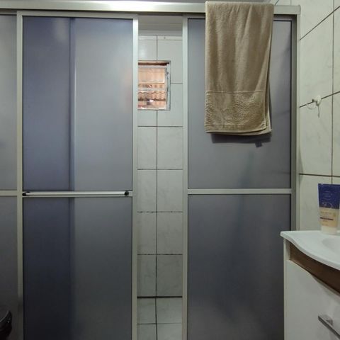 Casa à venda com 90m², 2 quartos e 1 vaga Casa à venda com 90m², 2 quartos e 1 vagaBanheiro