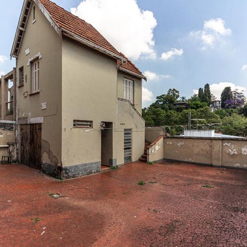 Casa à venda com 440m², 6 quartos e 8 vagasEdícula