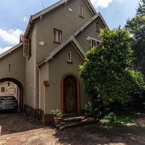 Casa à venda com 440m², 6 quartos e 8 vagasFachada