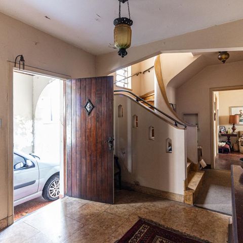 Casa à venda com 440m², 6 quartos e 8 vagasSala