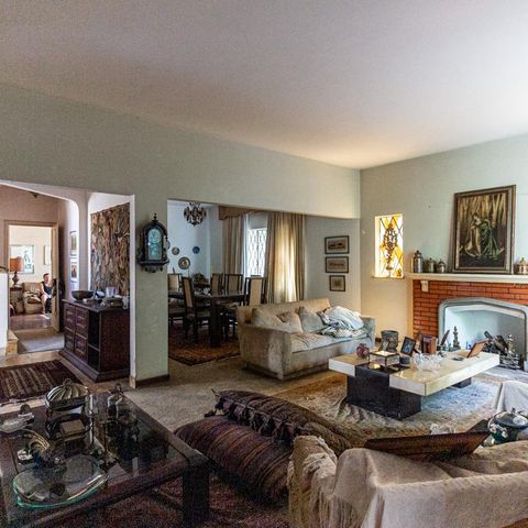 Casa à venda com 440m², 6 quartos e 8 vagasSala