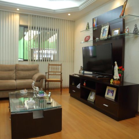 Casa à venda com 191m², 3 quartos e 3 vagasSala