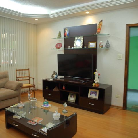 Casa à venda com 191m², 3 quartos e 3 vagasSala