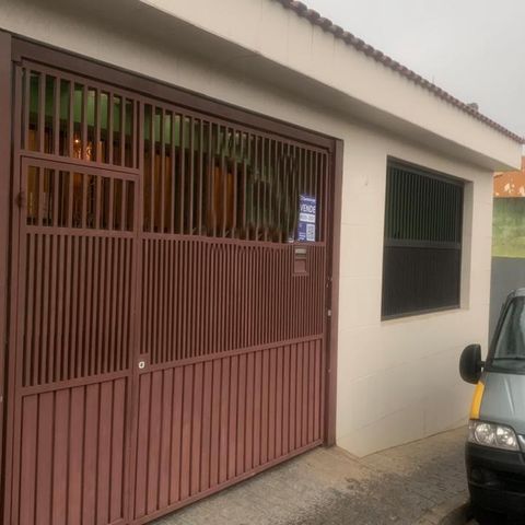 Casa à venda com 191m², 3 quartos e 3 vagasFachada