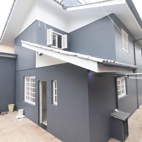 Casa à venda com 133m², 3 quartos e 2 vagasFachada