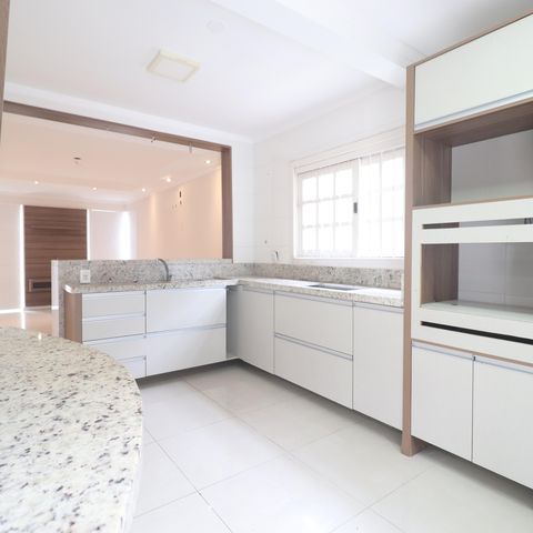 Casa à venda com 133m², 3 quartos e 2 vagasCozinha