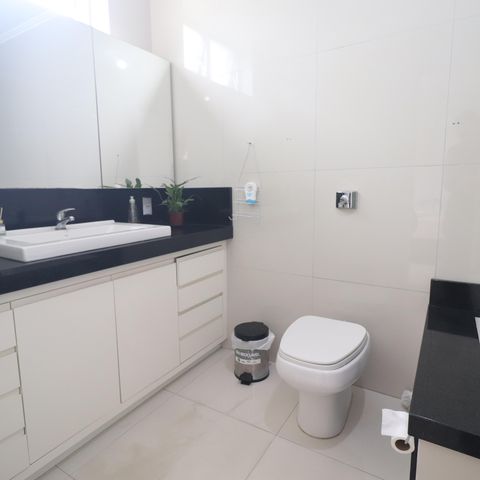 Casa à venda com 375m², 5 quartos e 3 vagasBanheiro 01