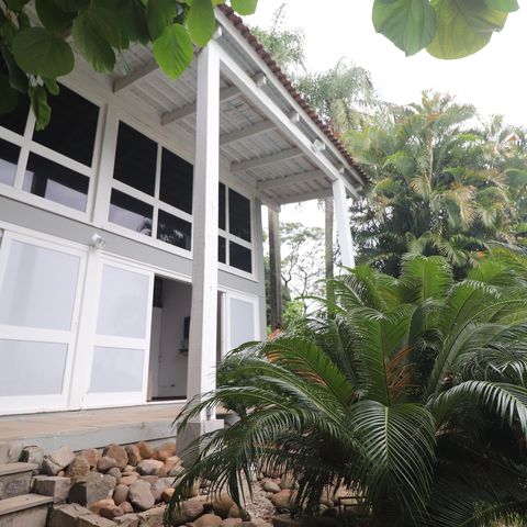 Casa à venda com 375m², 5 quartos e 3 vagasFachada lateral