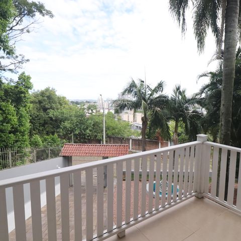 Casa à venda com 375m², 5 quartos e 3 vagasQuarto 1 sacada