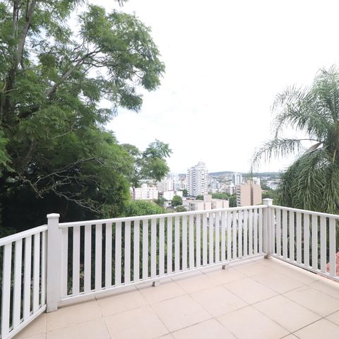 Casa à venda com 375m², 5 quartos e 3 vagasQuarto 1 sacada