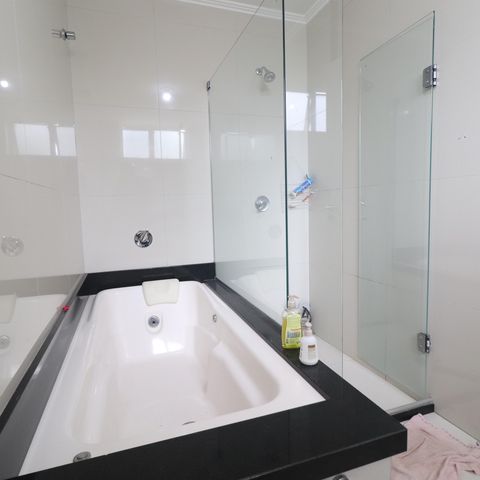 Casa à venda com 375m², 5 quartos e 3 vagasBanheiro 01