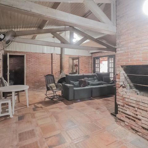 Casa à venda com 250m², 4 quartos e 2 vagas Casa à venda com 250m², 4 quartos e 2 vagasÁrea de Serviço