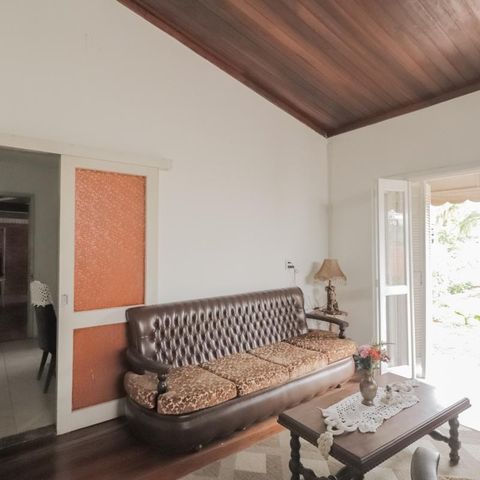 Casa à venda com 250m², 4 quartos e 2 vagas Casa à venda com 250m², 4 quartos e 2 vagasSala