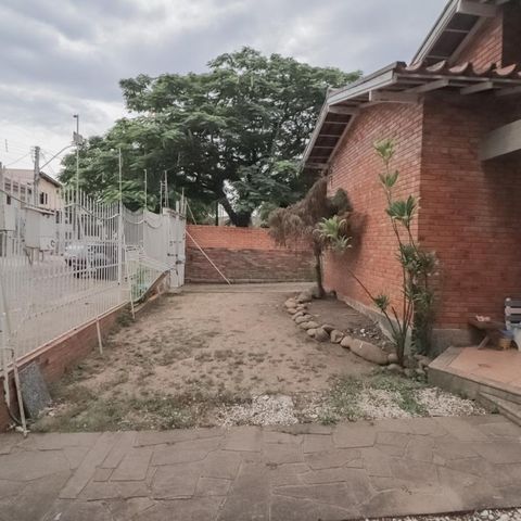 Casa à venda com 250m², 4 quartos e 2 vagas Casa à venda com 250m², 4 quartos e 2 vagasÁrea comum