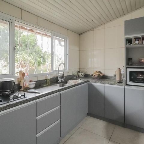 Casa à venda com 250m², 4 quartos e 2 vagas Casa à venda com 250m², 4 quartos e 2 vagasCozinha