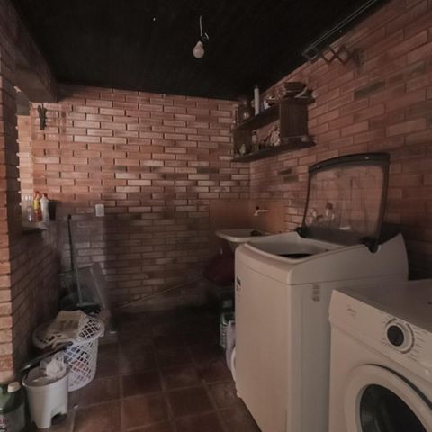 Casa à venda com 250m², 4 quartos e 2 vagas Casa à venda com 250m², 4 quartos e 2 vagasÁrea de Serviço