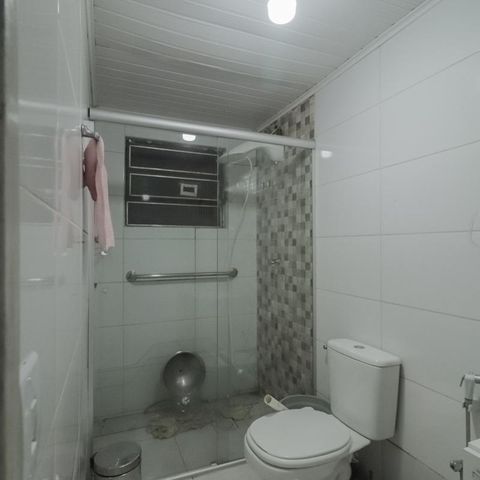 Casa à venda com 250m², 4 quartos e 2 vagas Casa à venda com 250m², 4 quartos e 2 vagasBanheiro