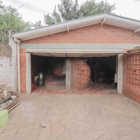 Casa à venda com 250m², 4 quartos e 2 vagas Casa à venda com 250m², 4 quartos e 2 vagasGaragem