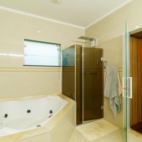 Casa à venda com 370m², 5 quartos e 4 vagas Casa à venda com 370m², 5 quartos e 4 vagasBanheiro da Suíte