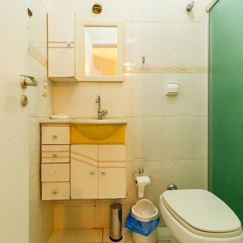 Casa à venda com 370m², 5 quartos e 4 vagas Casa à venda com 370m², 5 quartos e 4 vagasBanheiro de Serviço