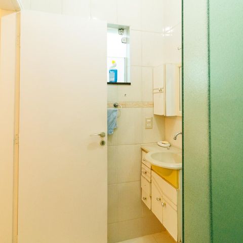 Casa à venda com 370m², 5 quartos e 4 vagas Casa à venda com 370m², 5 quartos e 4 vagasBanheiro de Serviço