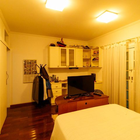 Casa à venda com 370m², 5 quartos e 4 vagas Casa à venda com 370m², 5 quartos e 4 vagasSuíte 2