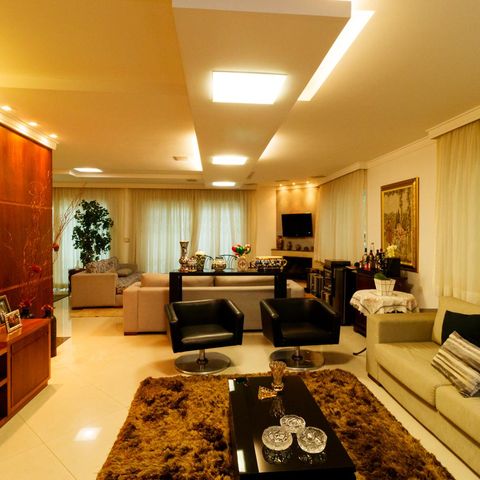 Casa à venda com 370m², 5 quartos e 4 vagas Casa à venda com 370m², 5 quartos e 4 vagasSala