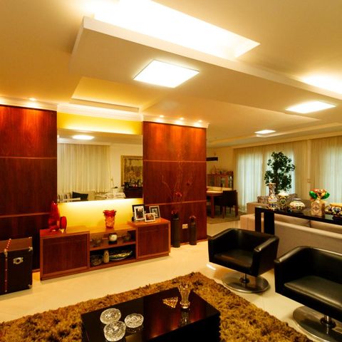 Casa à venda com 370m², 5 quartos e 4 vagas Casa à venda com 370m², 5 quartos e 4 vagasSala