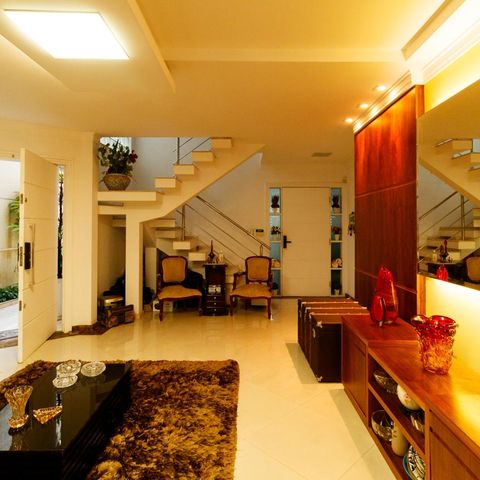Casa à venda com 370m², 5 quartos e 4 vagas Casa à venda com 370m², 5 quartos e 4 vagasSala
