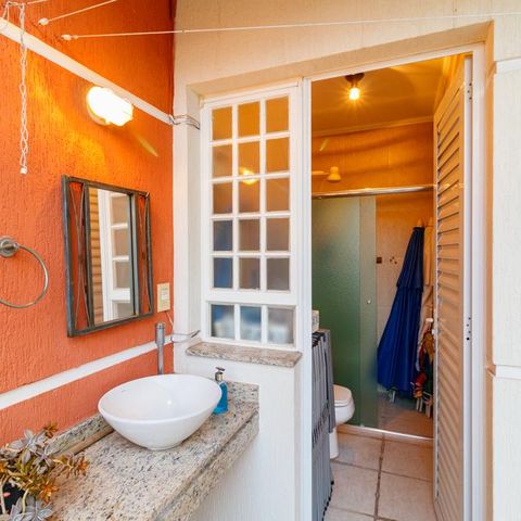 Casa à venda com 370m², 5 quartos e 4 vagas Casa à venda com 370m², 5 quartos e 4 vagasÁrea externa