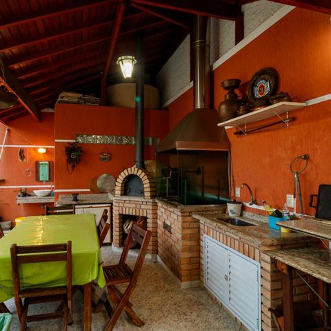 Casa à venda com 370m², 5 quartos e 4 vagas Casa à venda com 370m², 5 quartos e 4 vagasÁrea externa