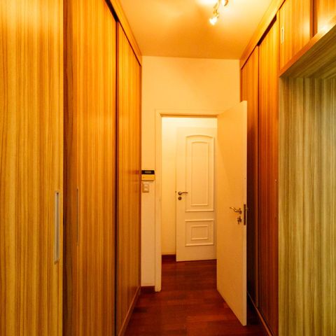 Casa à venda com 370m², 5 quartos e 4 vagas Casa à venda com 370m², 5 quartos e 4 vagasSuíte 1