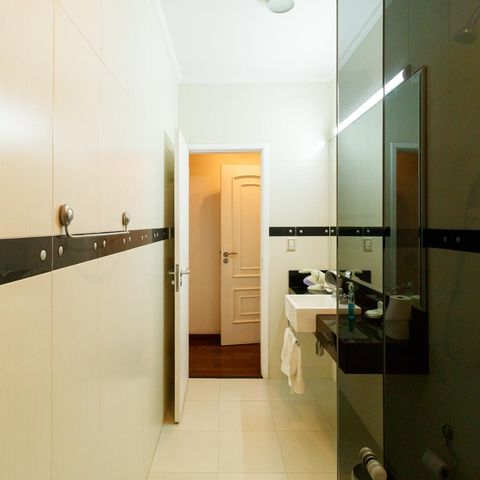 Casa à venda com 370m², 5 quartos e 4 vagas Casa à venda com 370m², 5 quartos e 4 vagasBanheiro da Suíte 3
