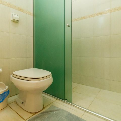 Casa à venda com 370m², 5 quartos e 4 vagas Casa à venda com 370m², 5 quartos e 4 vagasBanheiro de Serviço