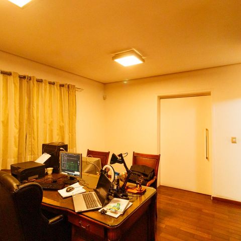 Casa à venda com 370m², 5 quartos e 4 vagas Casa à venda com 370m², 5 quartos e 4 vagasSuíte 3